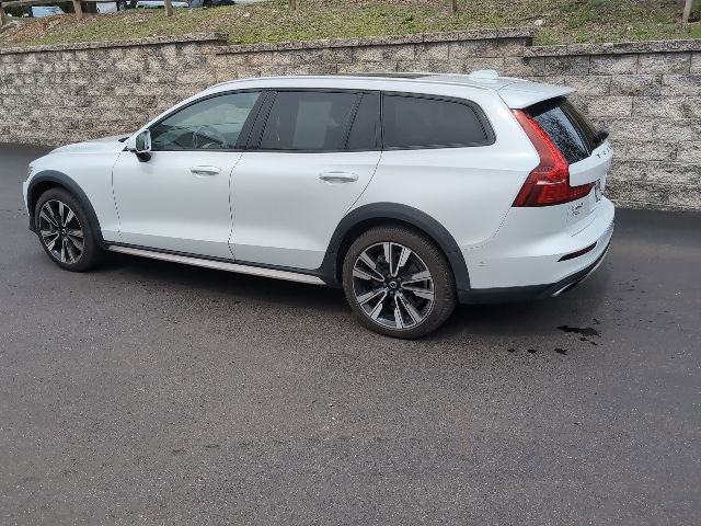 Used 2020 Volvo V60 T5 Cross Country w/ Protection Package AWD/4WD image 7
