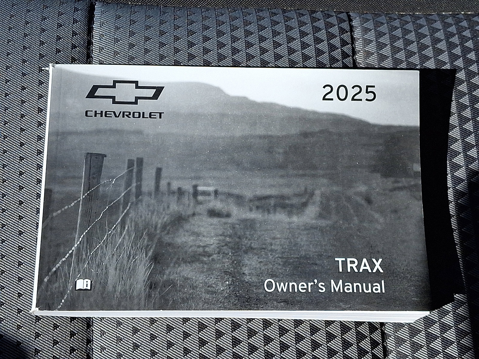 Certified 2025 Chevrolet Trax LT FWD image 26