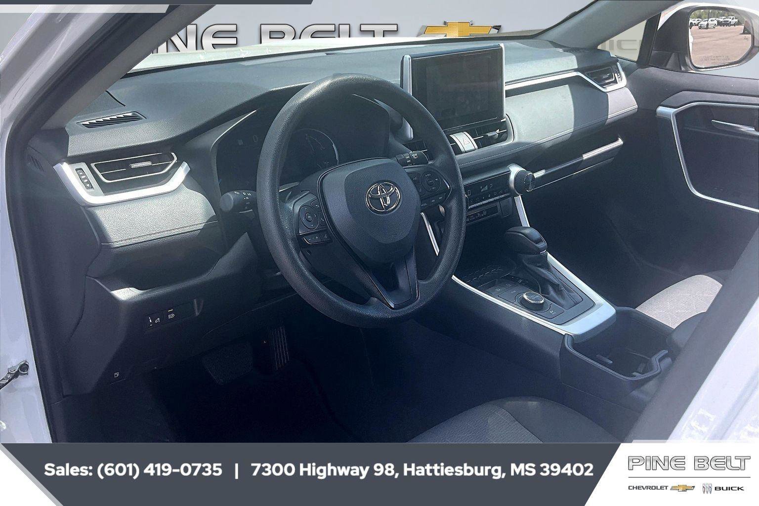 Used 2025 Toyota RAV4 XLE AWD/4WD image 12