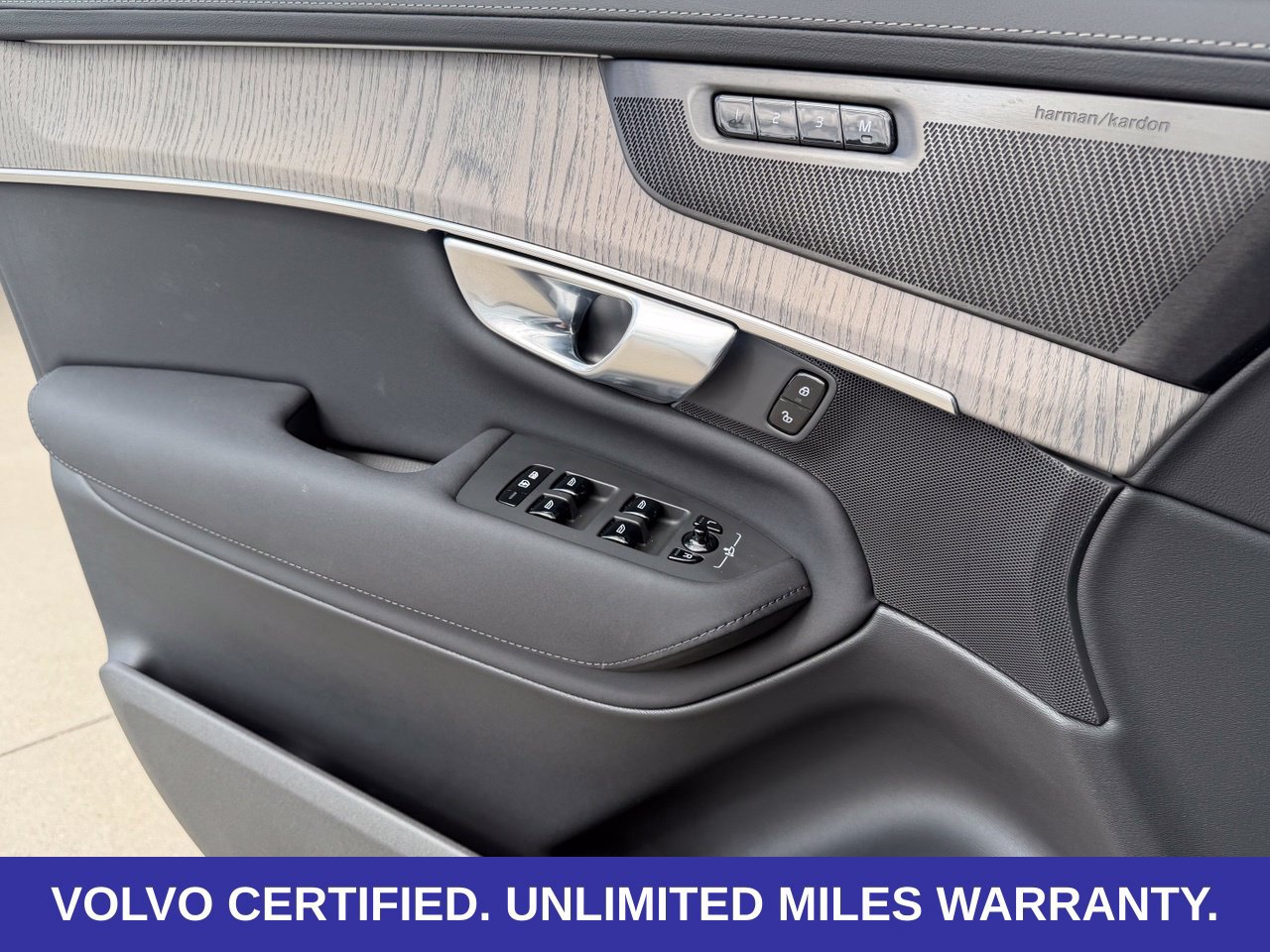 Certified 2025 Volvo XC90 T8 Ultra w/ Protection Package Premier AWD/4WD image 28