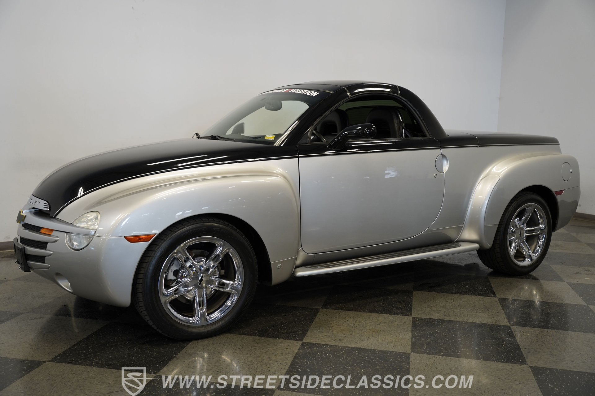 Used 2006 Chevrolet SSR w/ Preferred Equipment Group RWD image 7