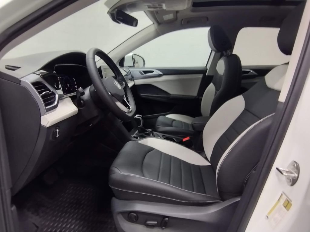 New 2025 Volkswagen Taos SEL image 21