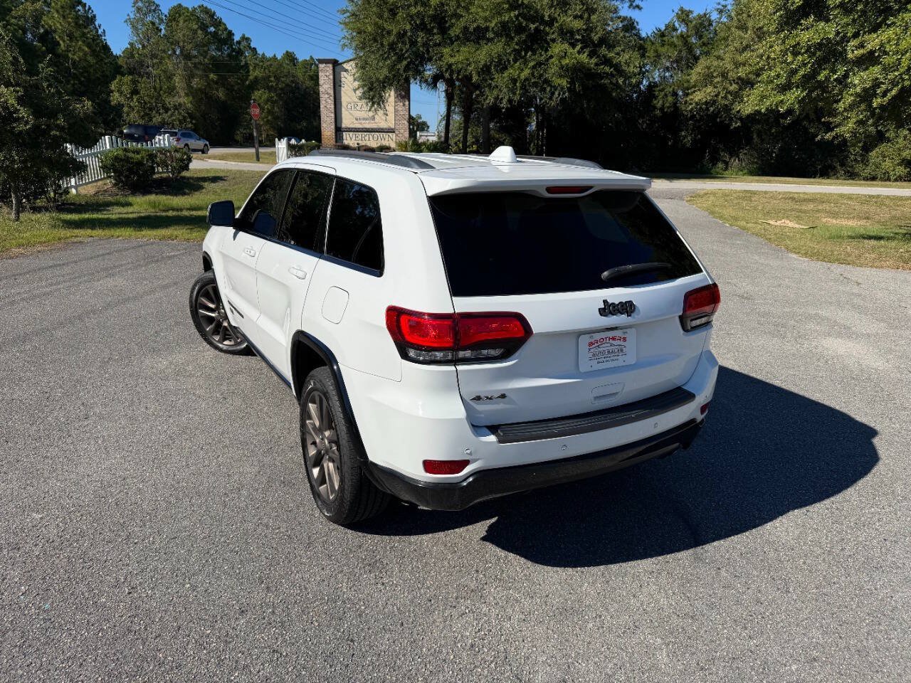 Used 2016 Jeep Grand Cherokee Limited 75th Anniversary AWD/4WD image 4