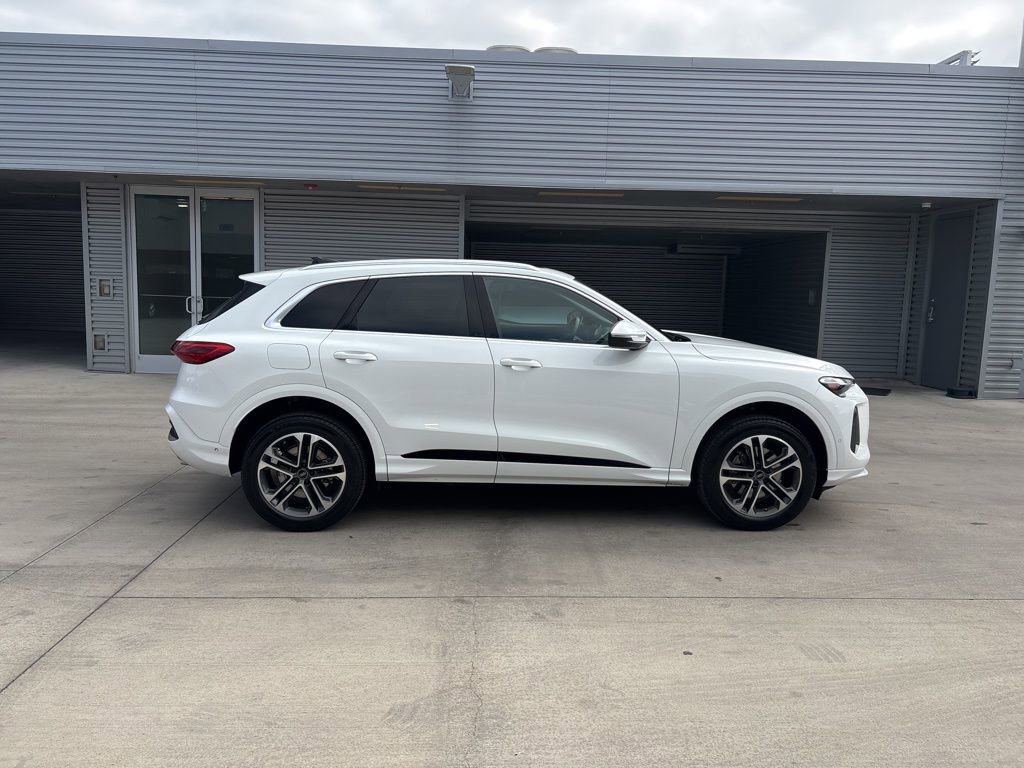 Certified 2025 Audi Q5 Premium w/ Convenience Package image 4