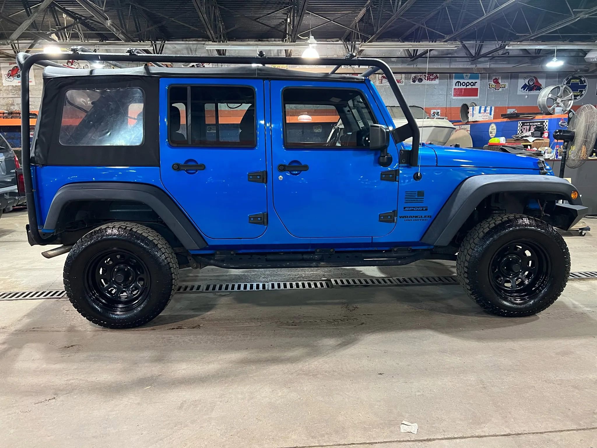 Used 2015 Jeep Wrangler Unlimited Sport w/ Connectivity Group image 2