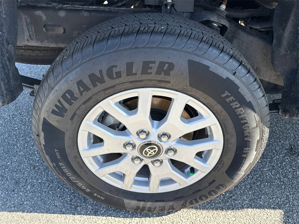 Certified 2025 Toyota Tacoma SR image 17