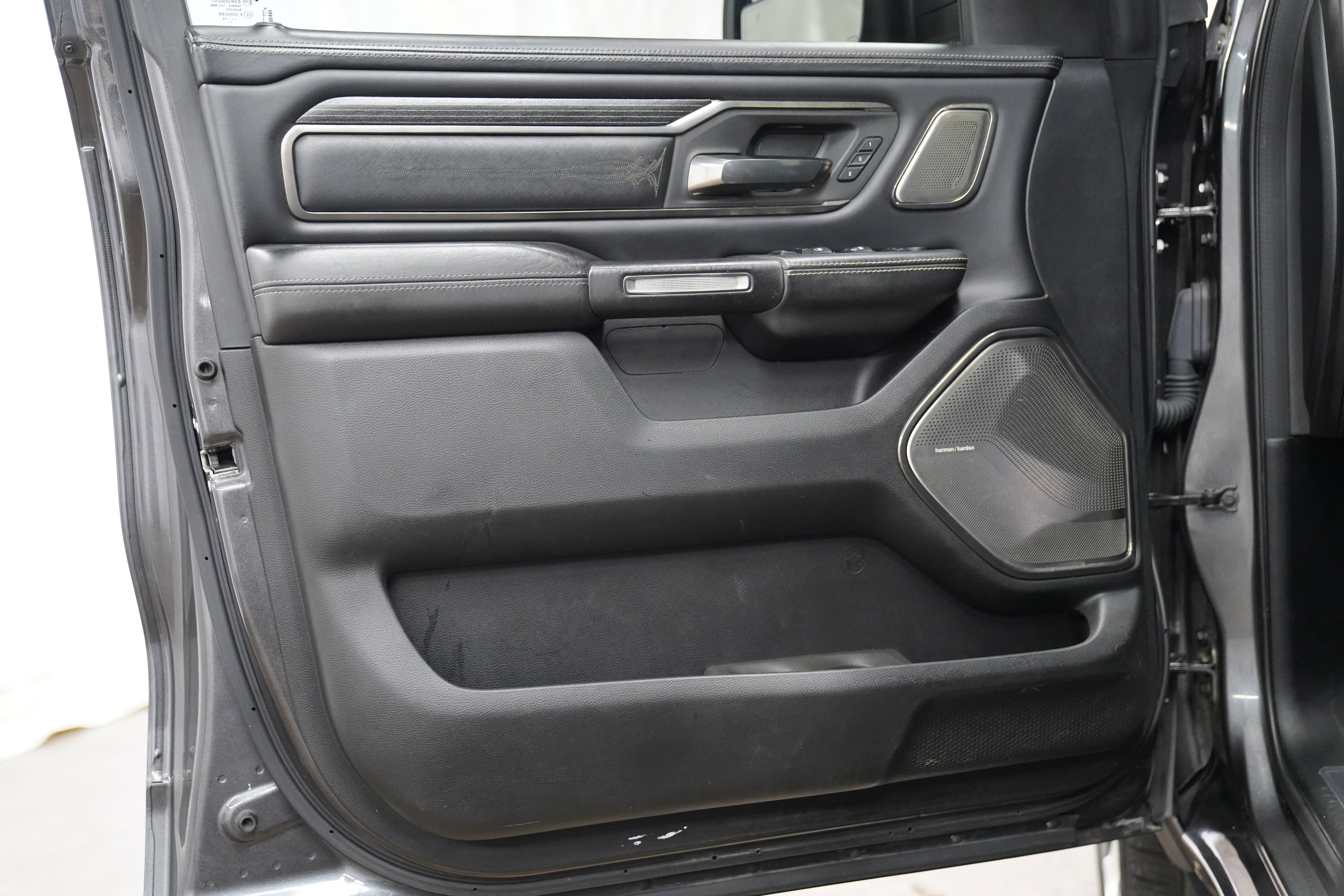 Used 2019 RAM 1500 Limited AWD/4WD image 16