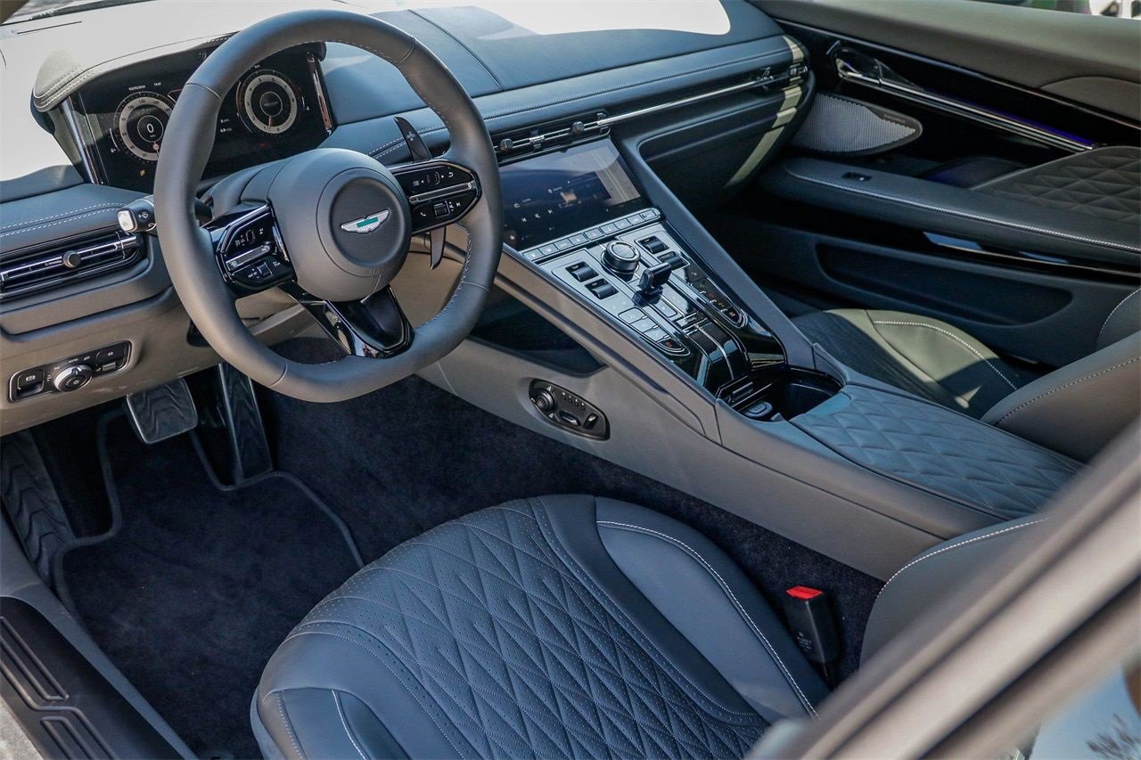 Used 2024 Aston Martin DB12 image 3