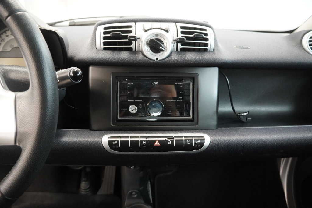Used 2015 smart fortwo pure RWD image 15