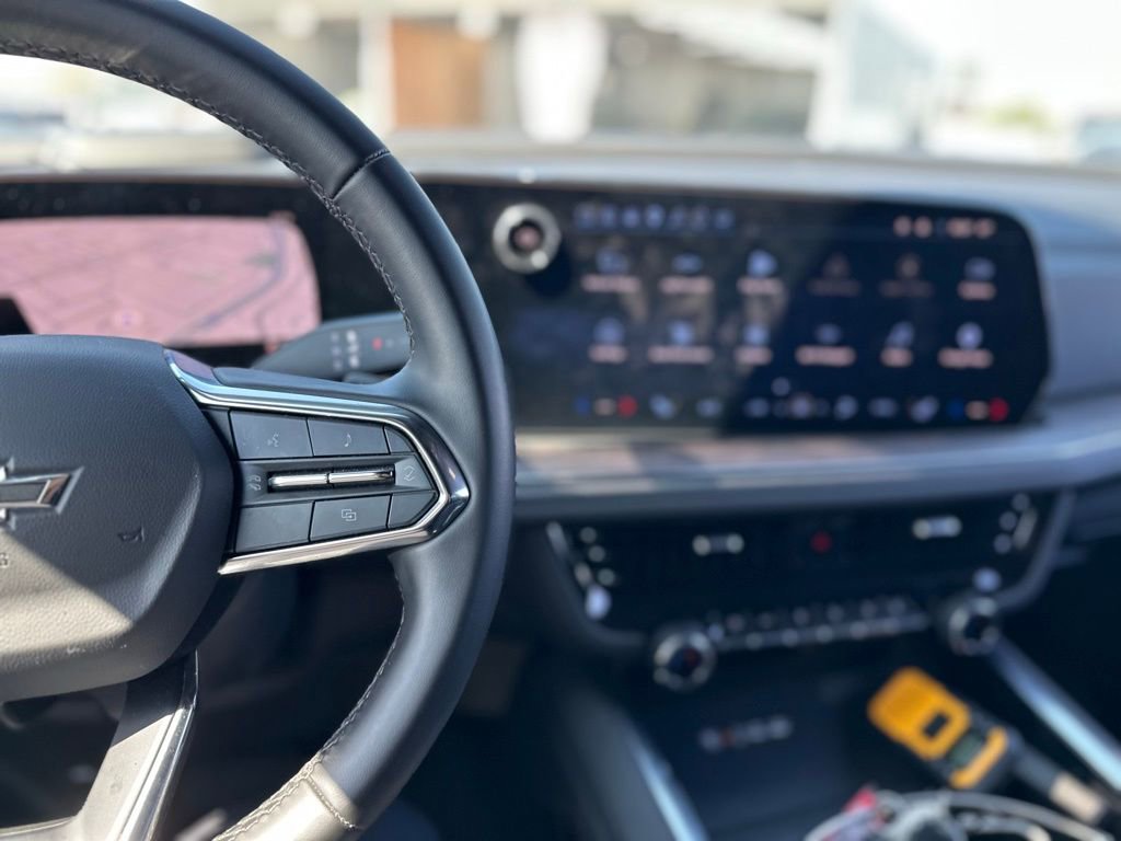 Used 2025 Chevrolet Suburban Z71 AWD/4WD image 8