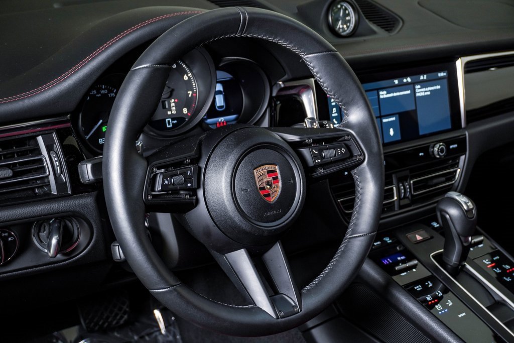 Certified 2025 Porsche Macan image 18
