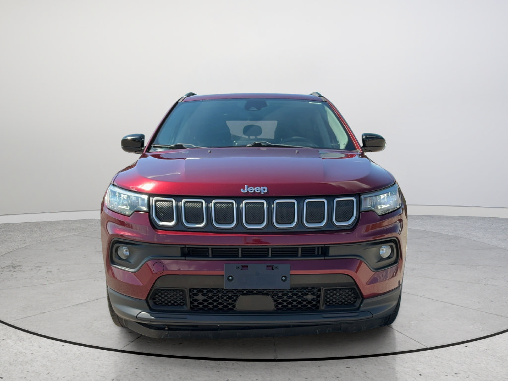 Used 2022 Jeep Compass Latitude w/ Sun and Sound Group FWD image 2
