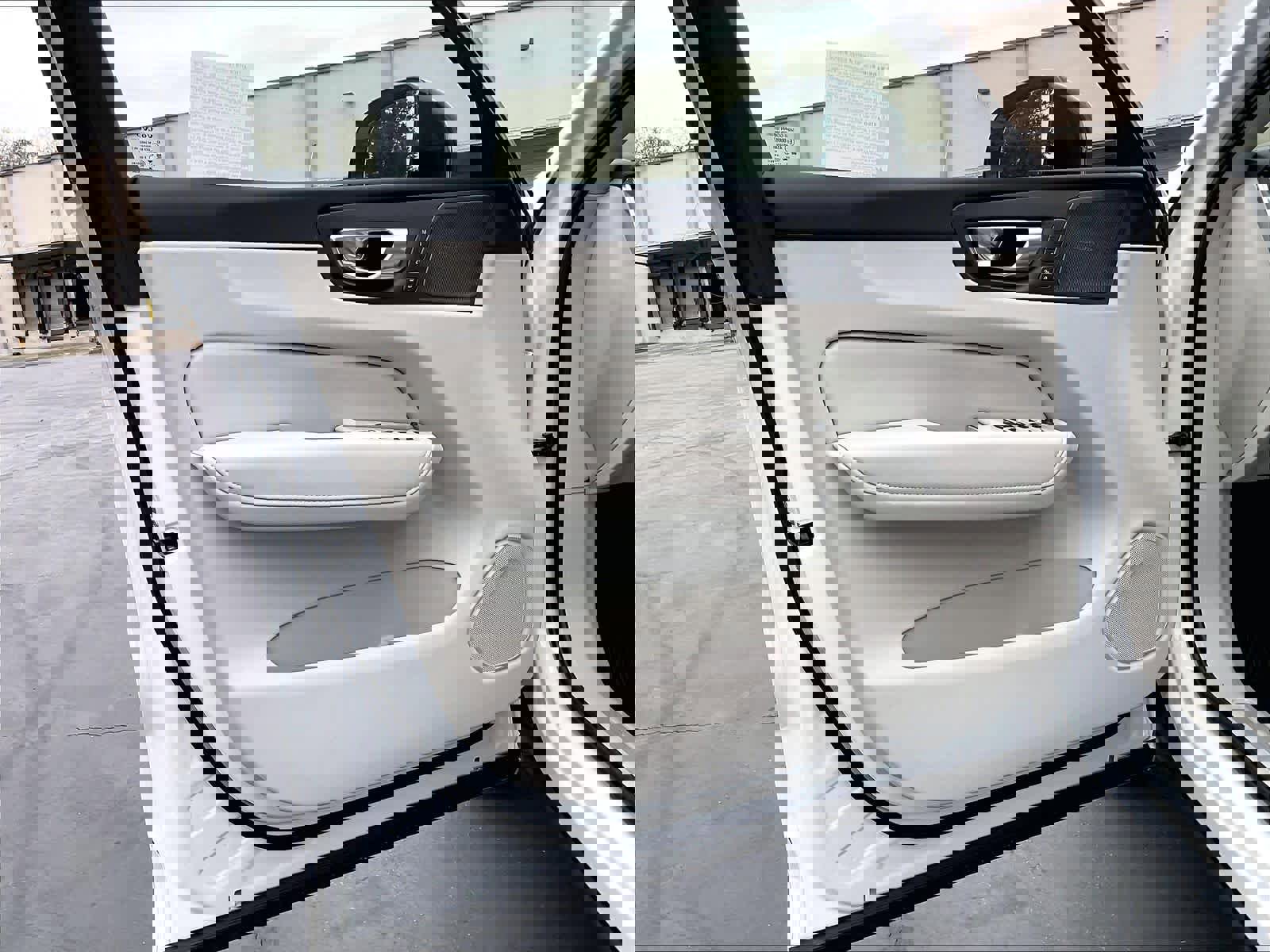 New 2026 Volvo XC60 B5 Ultra w/ Climate Package image 24