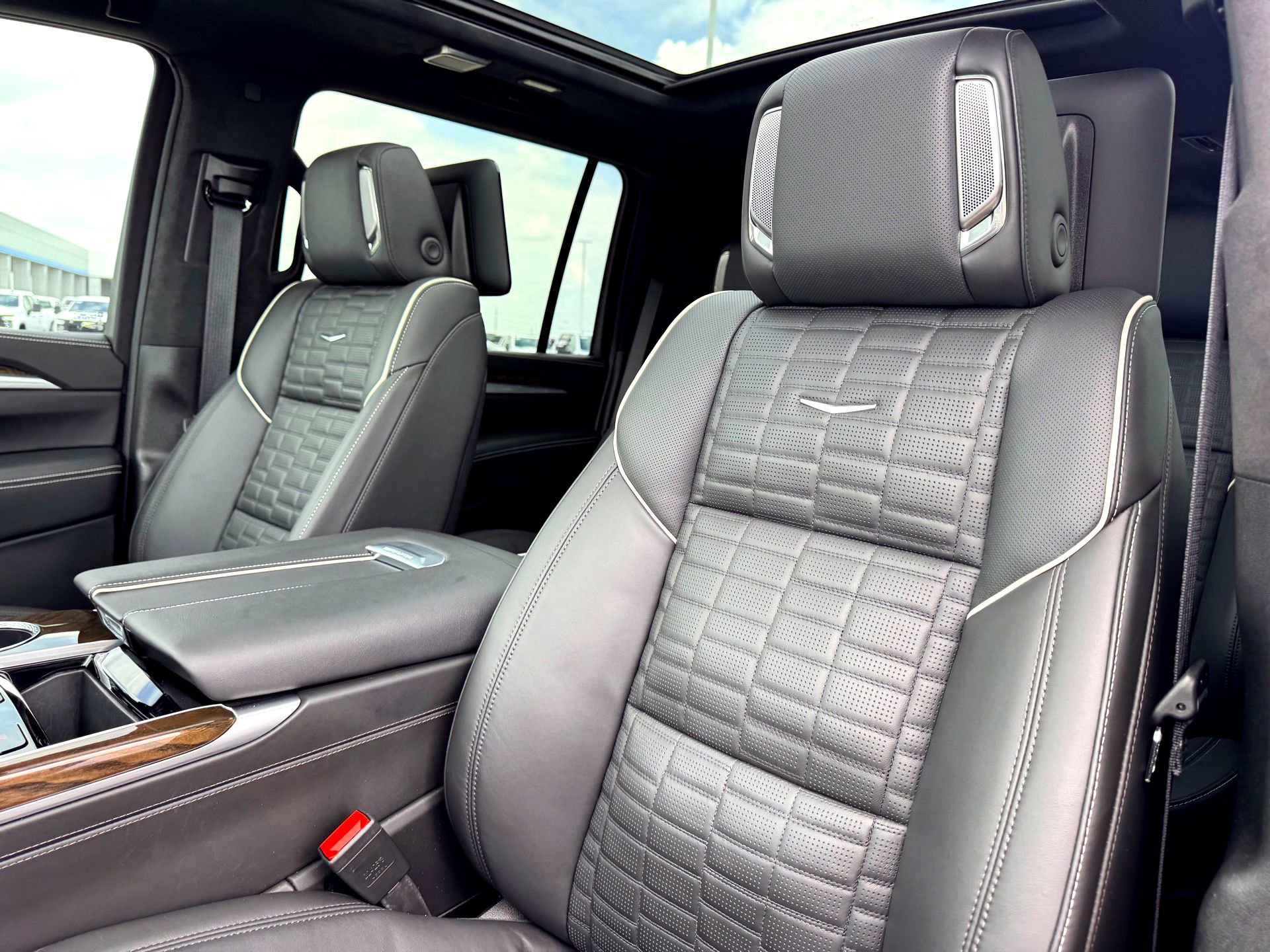 Used 2025 Cadillac Escalade ESV Sport Platinum image 16
