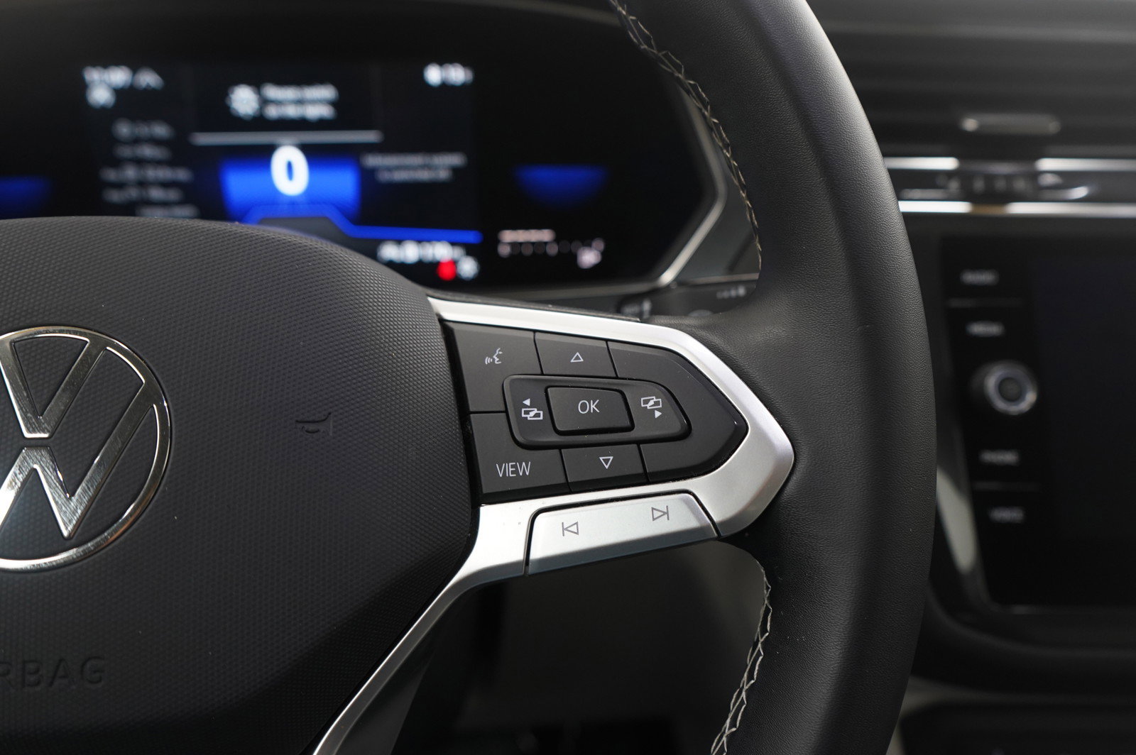 Used 2023 Volkswagen Tiguan SE AWD/4WD image 26