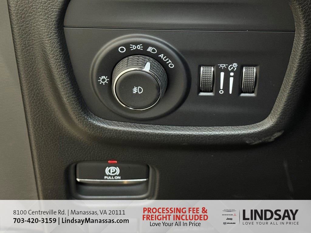 New 2025 Jeep Grand Cherokee L Limited w/ Luxury Tech Group II image 36