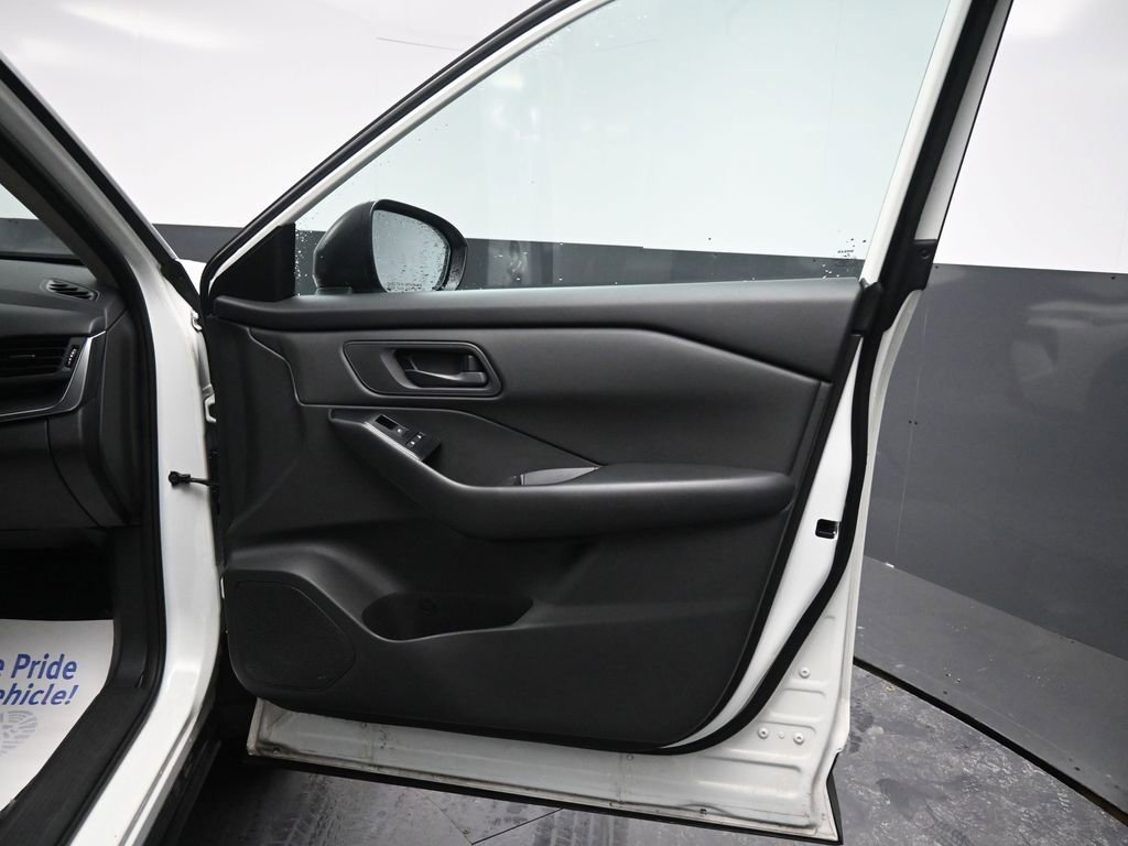 Used 2024 Nissan Rogue S image 18