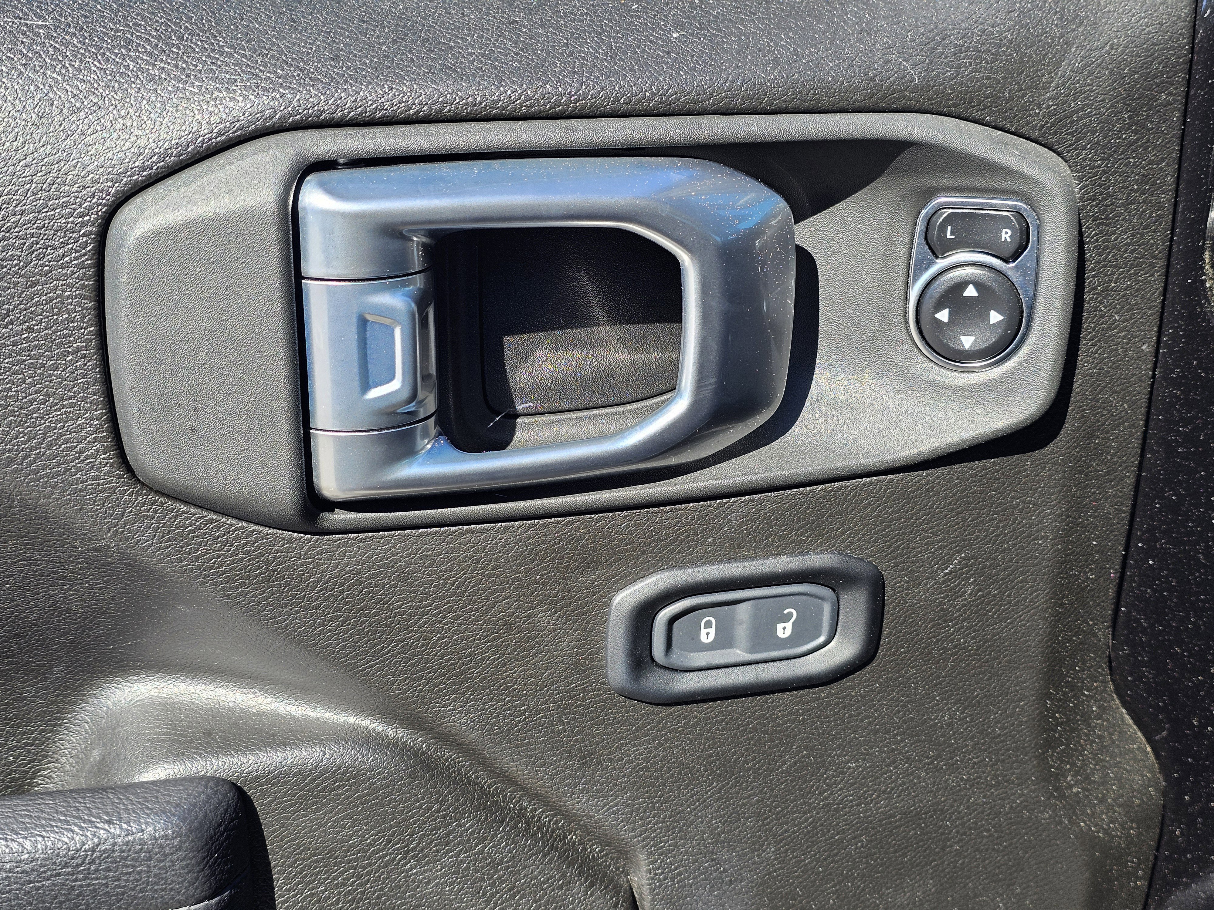 Used 2024 Jeep Gladiator Sport image 16