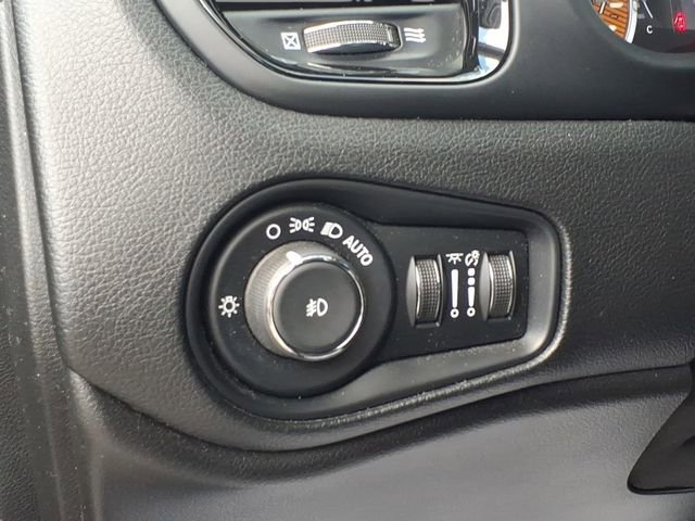 Used 2020 Jeep Renegade Altitude AWD/4WD image 19