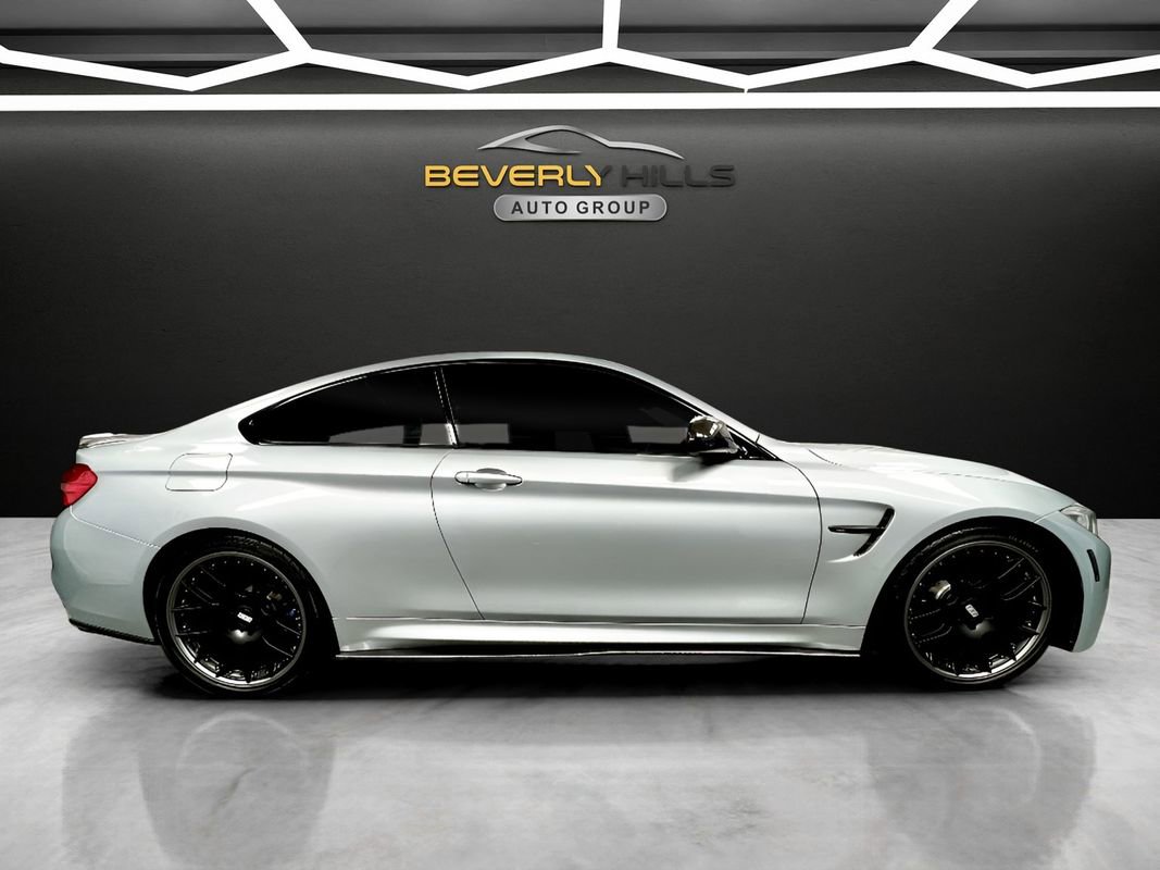 Used 2017 BMW M4 Coupe w/ Executive Package RWD image 6