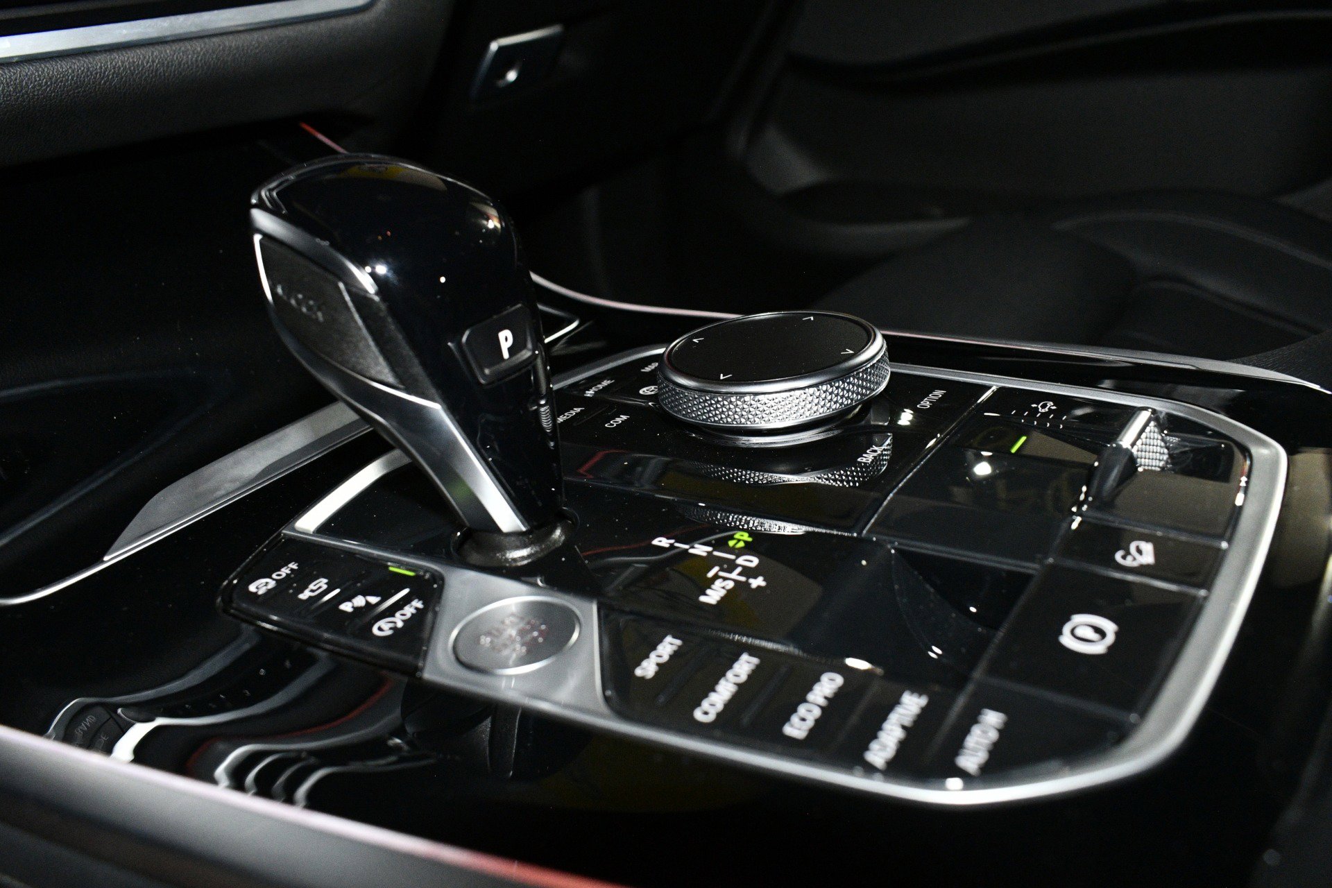 Used 2022 BMW X7 M50i w/ Luxury Seating Package image 39