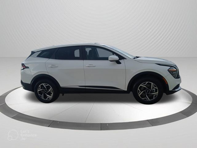 Used 2024 Kia Sportage LX image 3