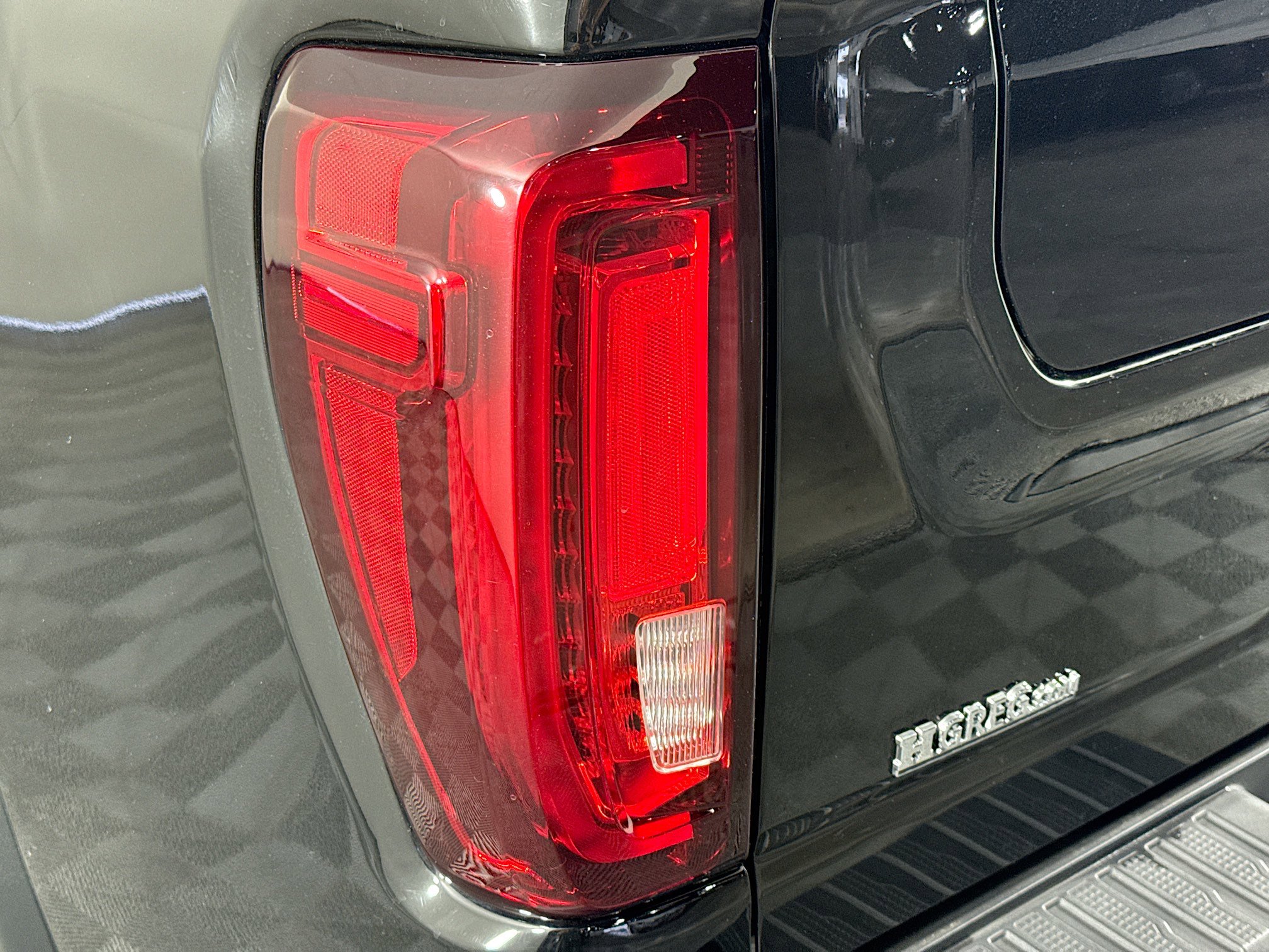 Used 2022 GMC Sierra 2500 Denali w/ Technology Package image 34