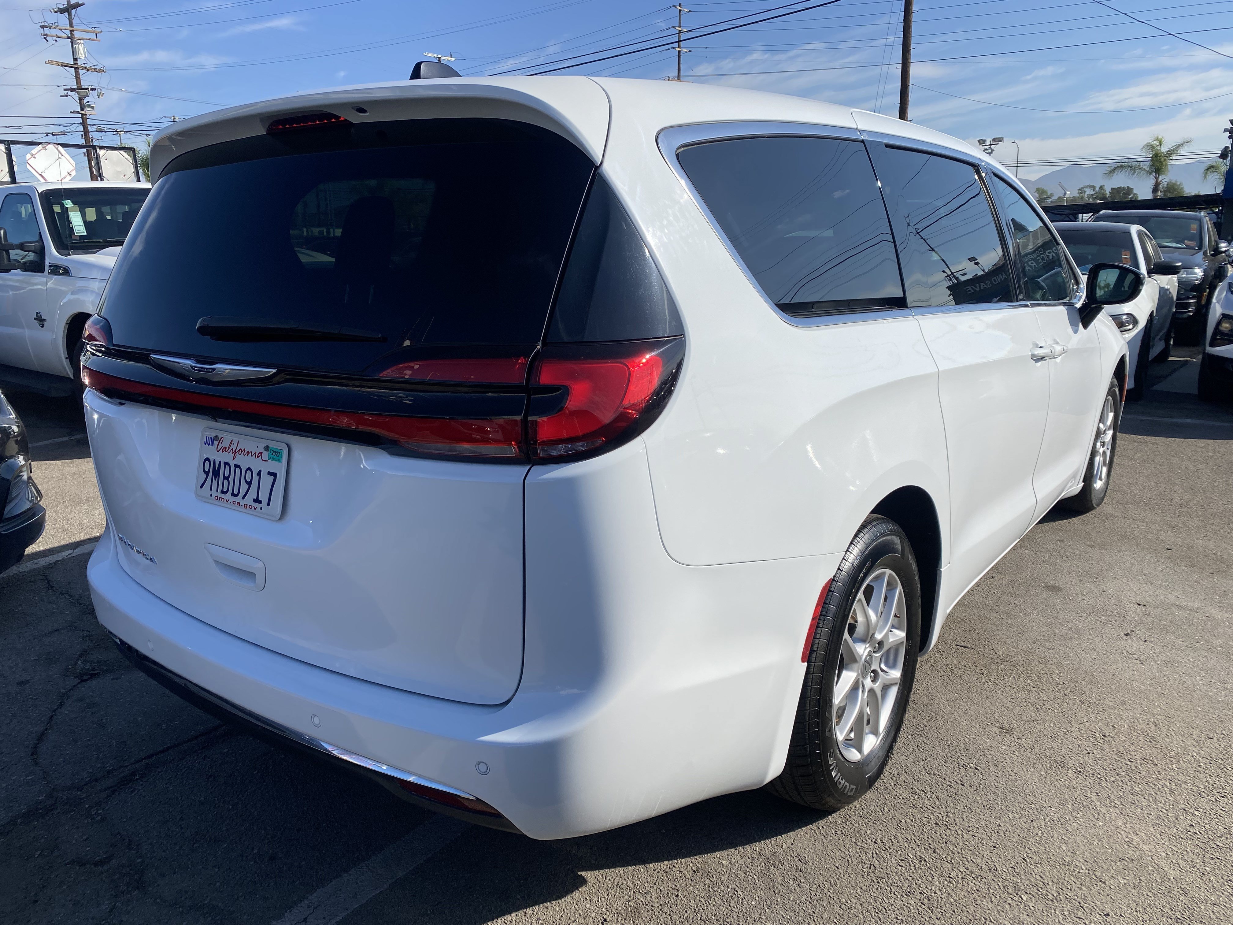 Used 2024 Chrysler Pacifica Touring FWD image 10