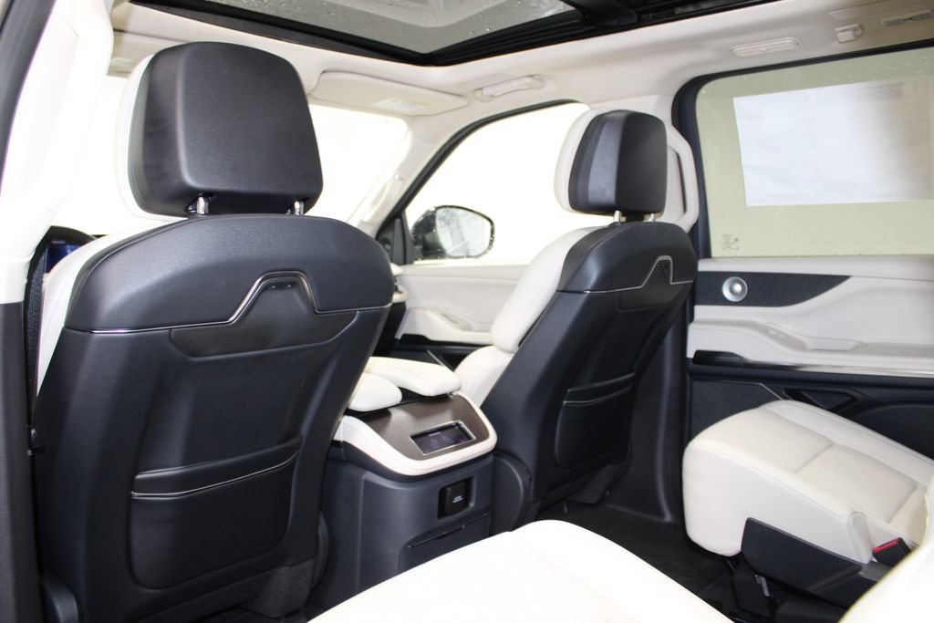 New 2027 Lincoln Navigator L Reserve RWD image 28