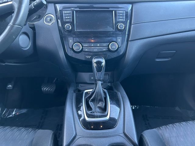 Used 2018 Nissan Rogue SV image 11