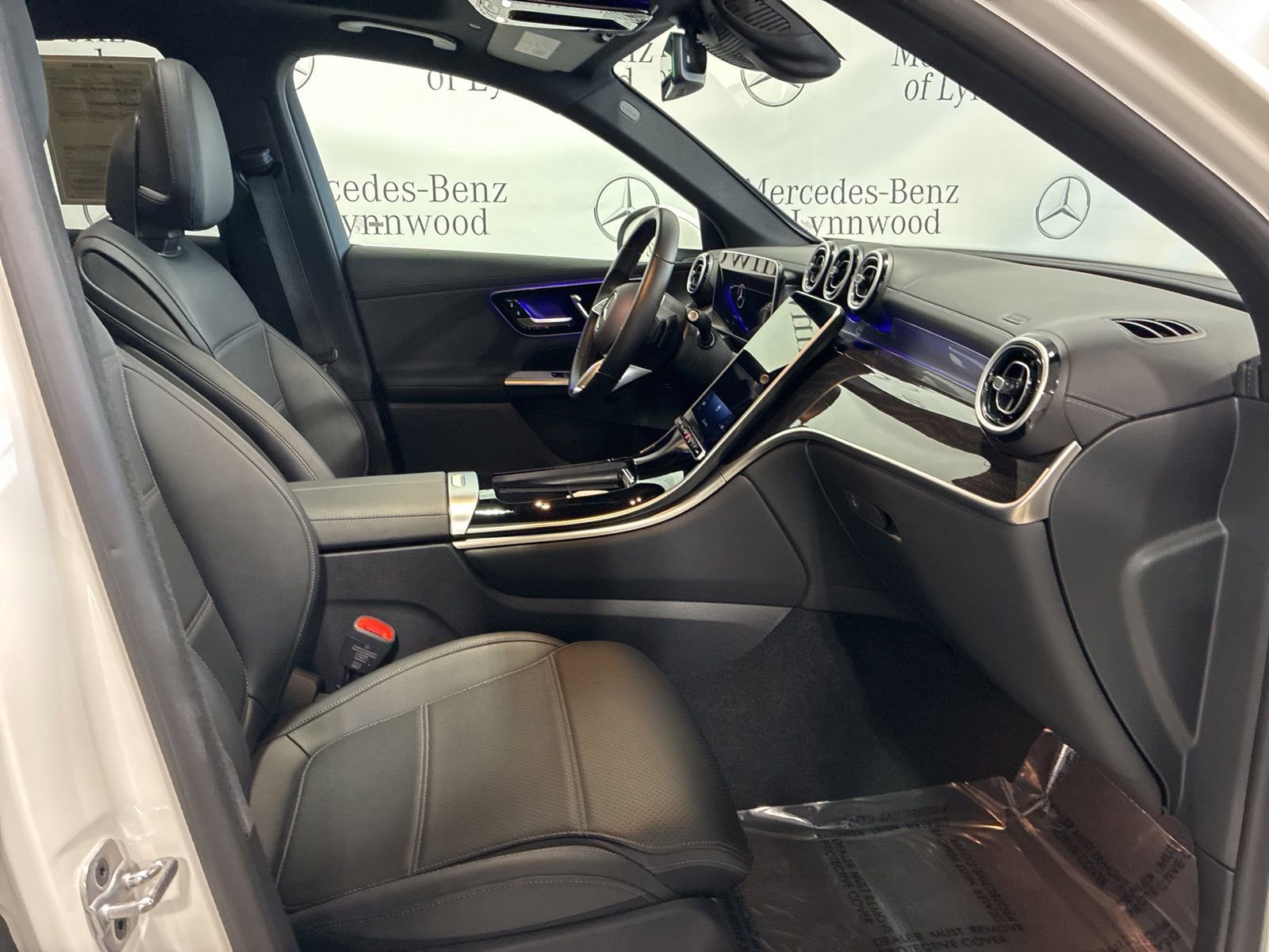 Used 2025 Mercedes-Benz GLC 300 4MATIC image 28