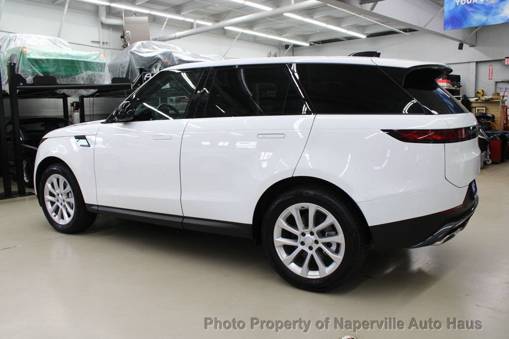 Used 2025 Land Rover Range Rover Sport SE AWD/4WD image 5