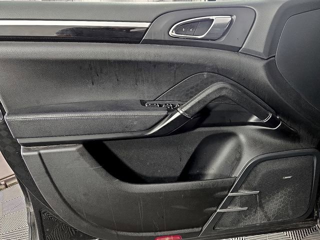 Used 2017 Porsche Cayenne Platinum Edition image 13