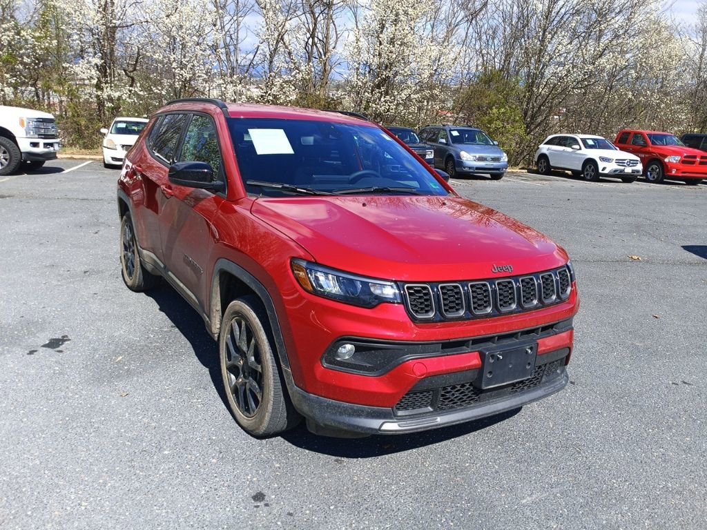 Used 2025 Jeep Compass Latitude w/ Altitude Special Edition image 1