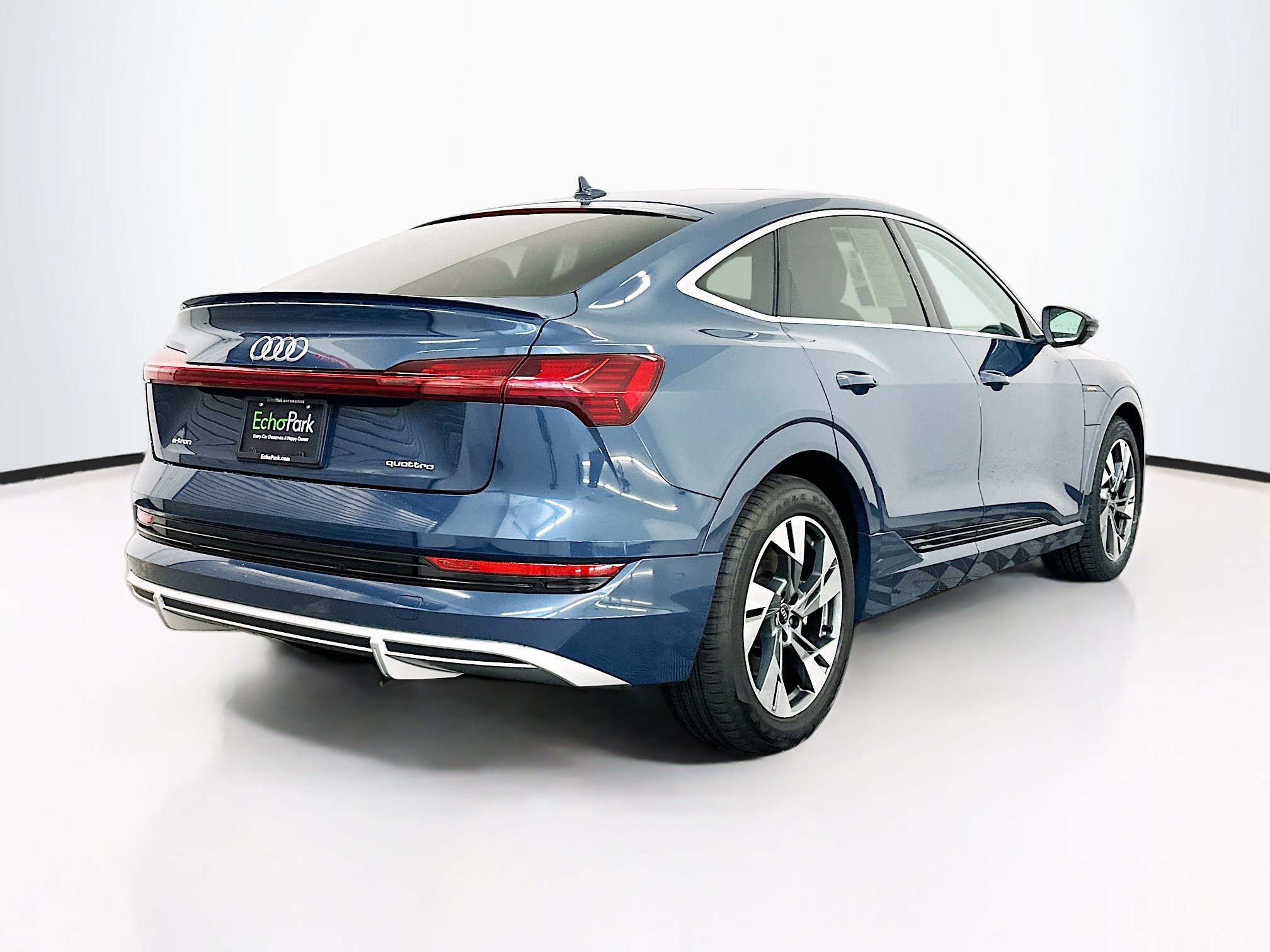 Used 2022 Audi e-tron Premium Plus w/ Premium Plus Package AWD/4WD image 9