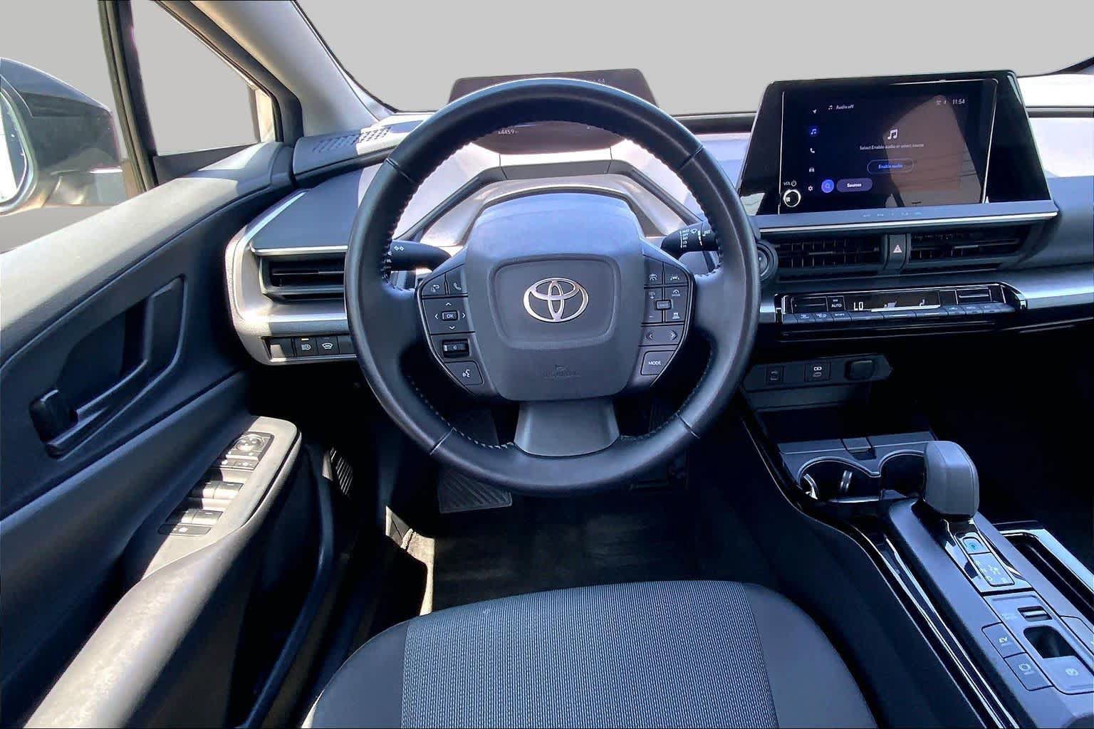 Used 2024 Toyota Prius LE FWD image 5