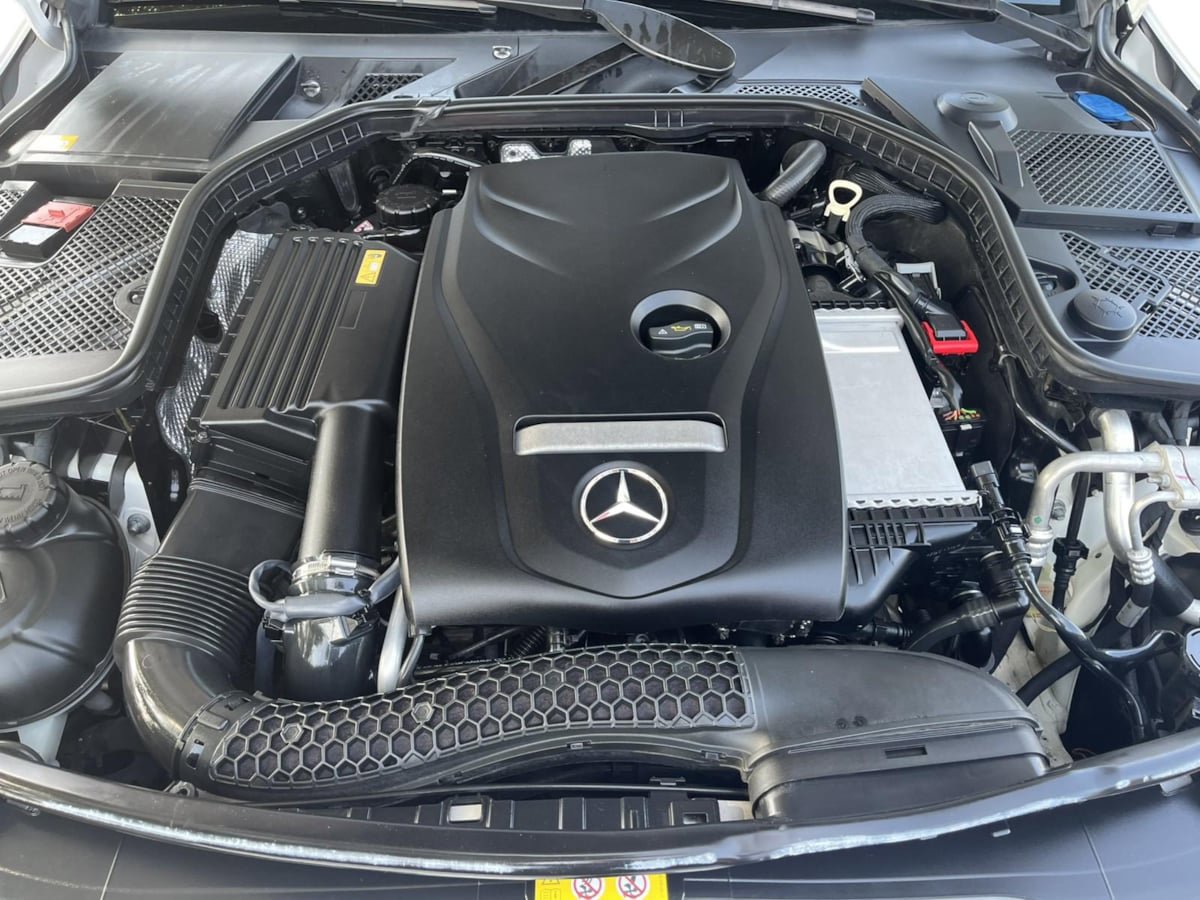 Used 2015 Mercedes-Benz C 300 4MATIC Sedan image 11