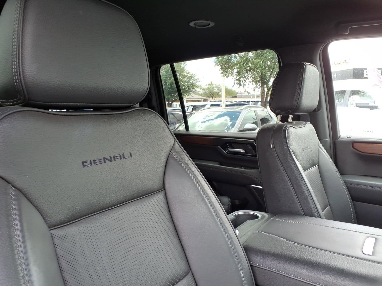 Used 2025 GMC Yukon XL Denali AWD/4WD image 13
