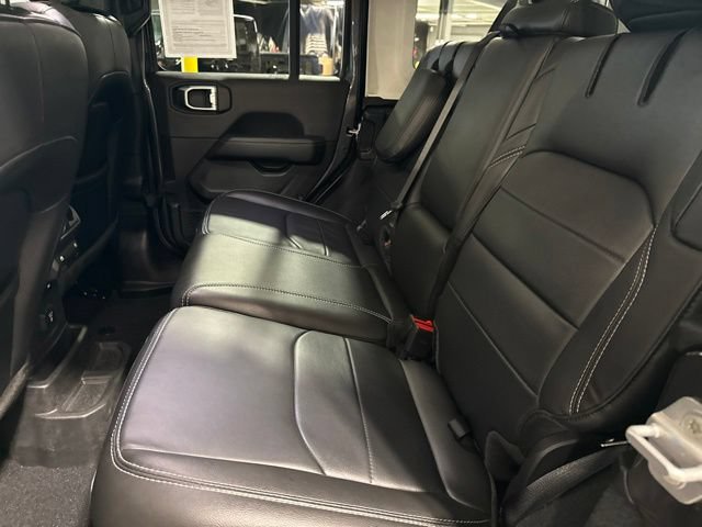 Used 2022 Jeep Wrangler Unlimited Sahara w/ Cold Weather Group AWD/4WD image 24