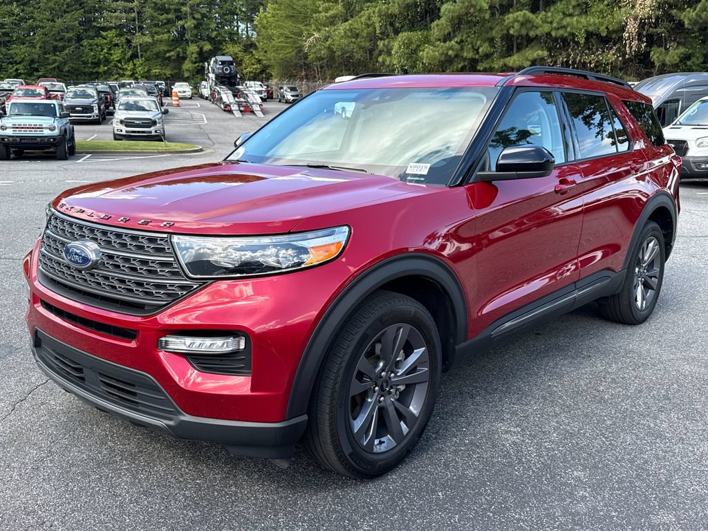 Used 2023 Ford Explorer XLT w/ Equipment Group 202A AWD/4WD image 3