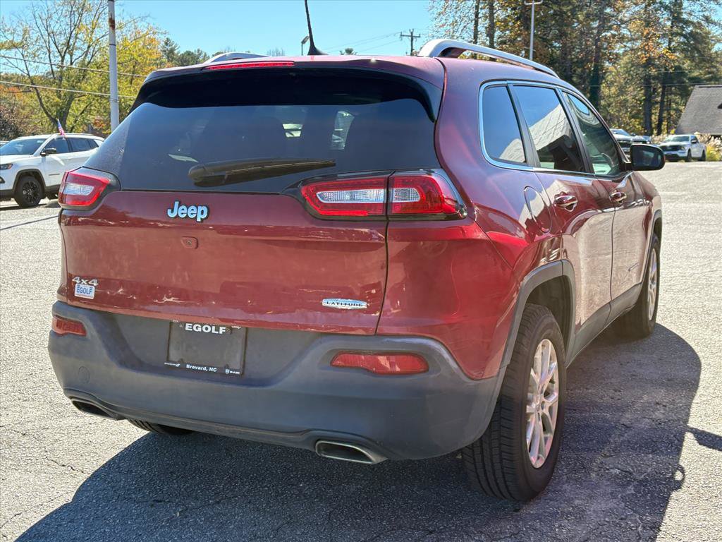 Used 2017 Jeep Cherokee Latitude w/ Cold Weather Group AWD/4WD image 6