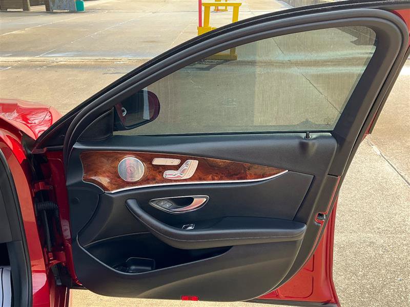 Used 2017 Mercedes-Benz E 300 4MATIC image 28