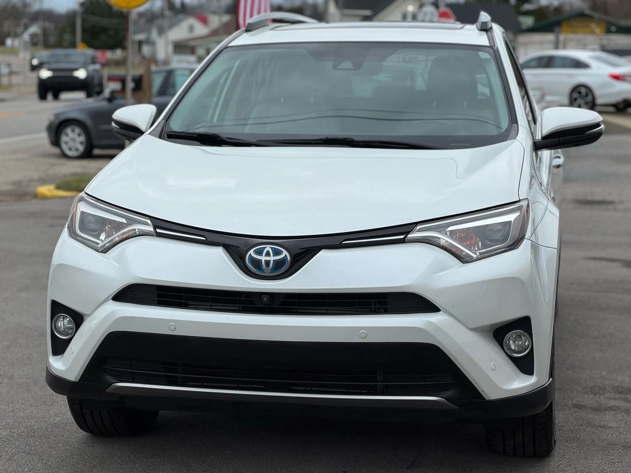 Used 2017 Toyota RAV4 Limited w/ Advanced Technology Package image 2