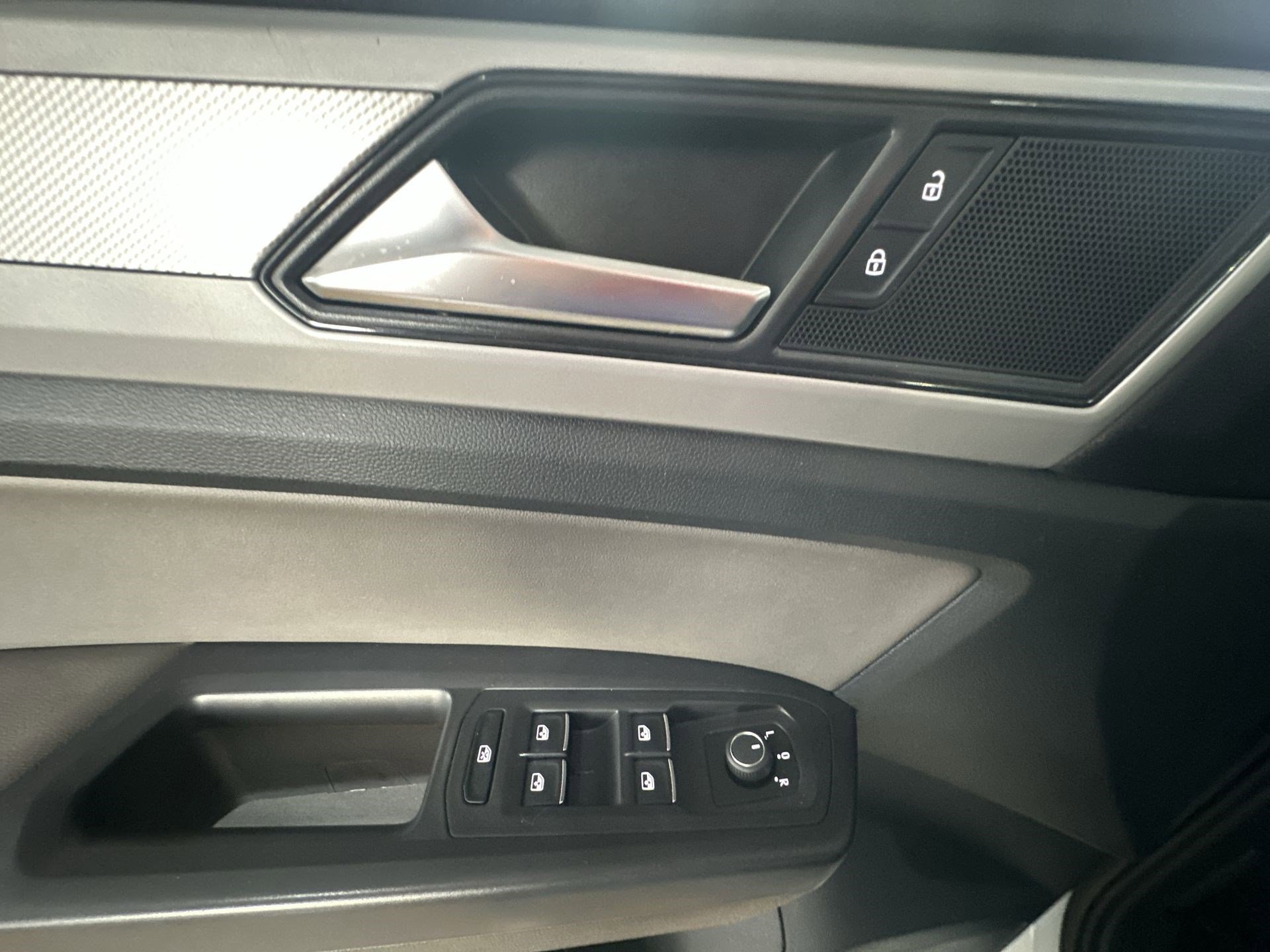 Used 2021 Volkswagen Atlas Cross Sport S image 15