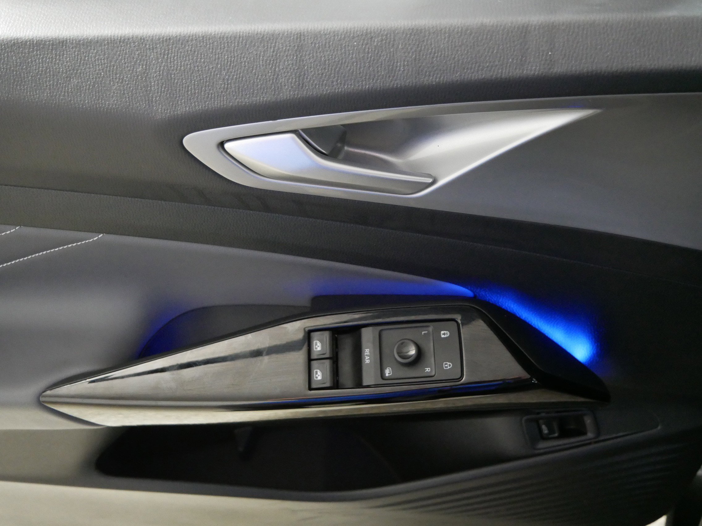 Used 2023 Volkswagen ID.4 Pro S image 19