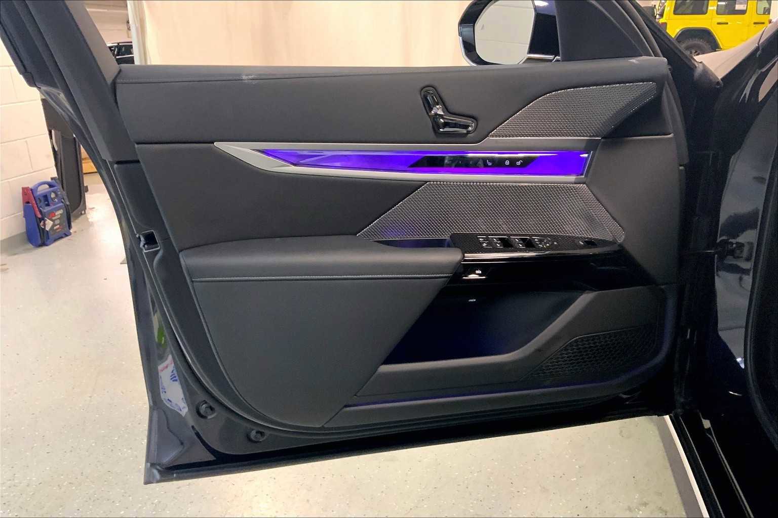New 2025 BMW i7 xDrive60 AWD/4WD image 10