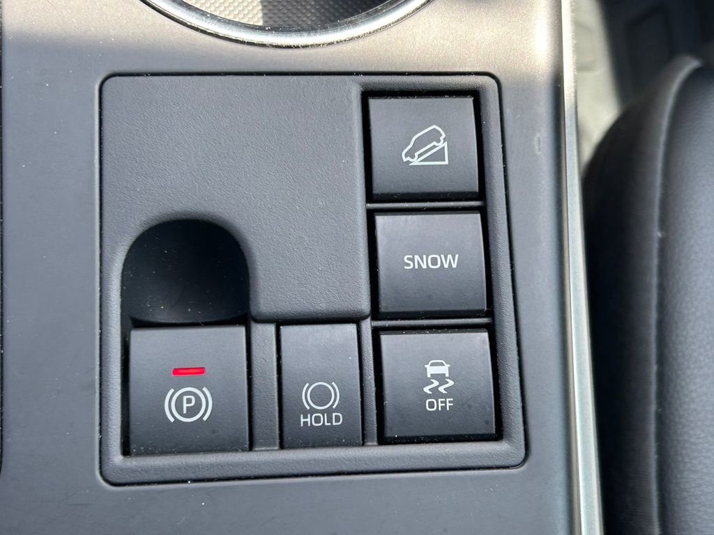 Used 2023 Toyota Highlander XLE image 31