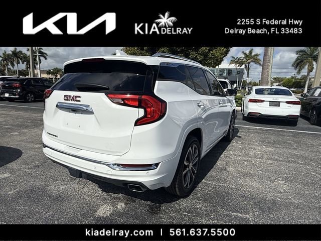 Used 2020 GMC Terrain Denali w/ Denali Premium Package FWD image 3