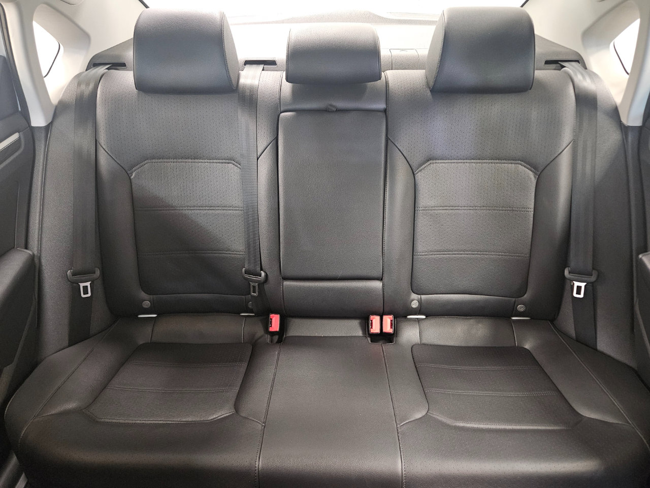 Used 2018 Volkswagen Passat 2.0T SE image 35