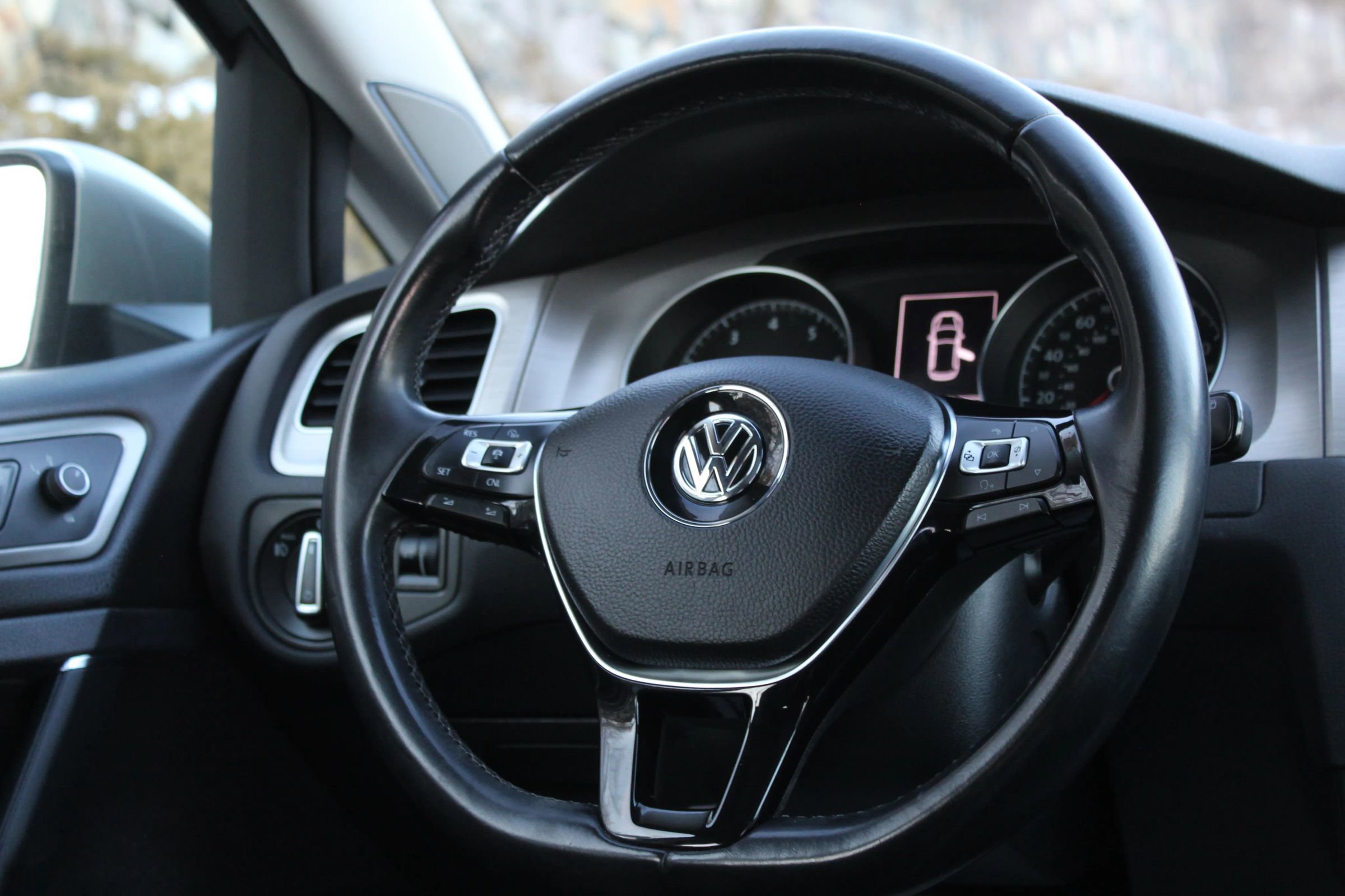 Used 2016 Volkswagen Golf SE w/ Lighting Package image 20